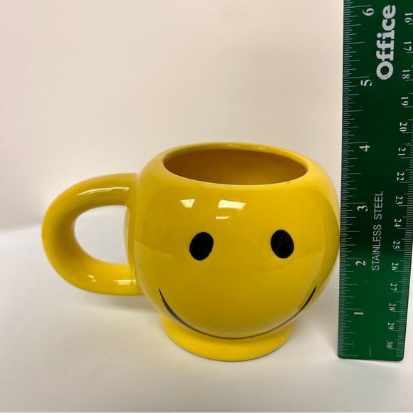 Smiley Face Coffee Mug Happy Face Emoji Yellow soup bowl No Stains Or Chips - Picture 9 of 10